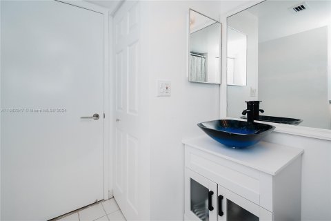 Condo in Aventura, Florida, 2 bedrooms  № 1372444 - photo 20