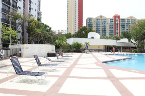 Condo in Sunny Isles Beach, Florida, 1 bedroom  № 1372443 - photo 16