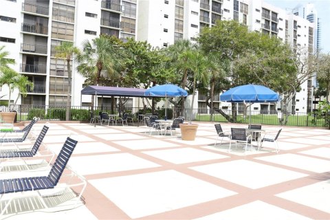 Copropriété à vendre à Sunny Isles Beach, Floride: 1 chambre, 71.26 m2 № 1372443 - photo 15