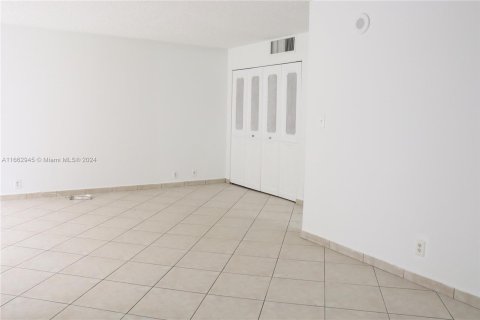 Copropriété à vendre à Sunny Isles Beach, Floride: 1 chambre, 71.26 m2 № 1372443 - photo 3