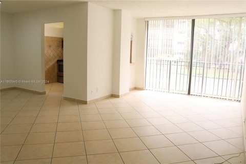 Condo in Sunny Isles Beach, Florida, 1 bedroom  № 1372443 - photo 2