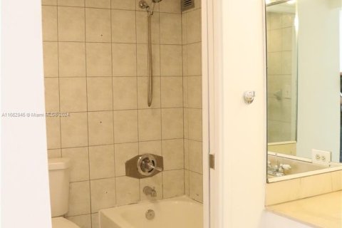 Condo in Sunny Isles Beach, Florida, 1 bedroom  № 1372443 - photo 10