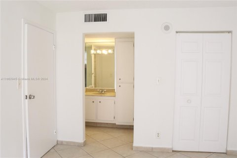 Copropriété à vendre à Sunny Isles Beach, Floride: 1 chambre, 71.26 m2 № 1372443 - photo 8