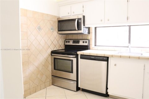 Condo in Sunny Isles Beach, Florida, 1 bedroom  № 1372443 - photo 5