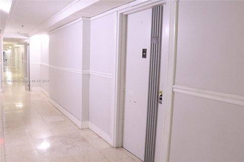 Copropriété à vendre à Sunny Isles Beach, Floride: 1 chambre, 71.26 m2 № 1372443 - photo 12