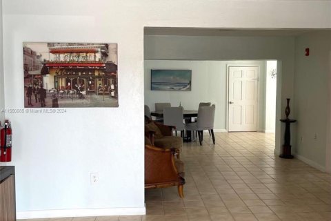 Propiedad comercial en venta en Miami, Florida № 1366981 - foto 18