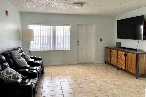 Propiedad comercial en venta en Miami, Florida № 1366981 - foto 5