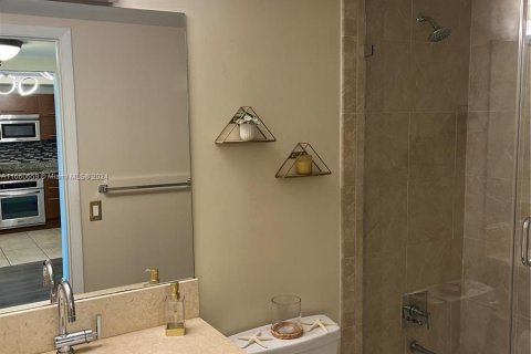 Condo in Sunrise, Florida, 2 bedrooms  № 1366978 - photo 13