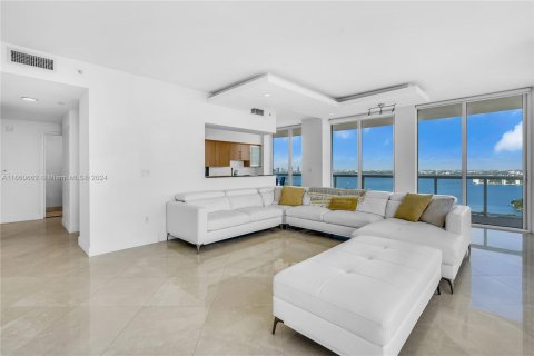 Condo in Miami Beach, Florida, 2 bedrooms  № 1366980 - photo 12