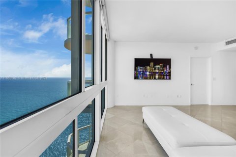 Condo in Miami Beach, Florida, 2 bedrooms  № 1366980 - photo 19