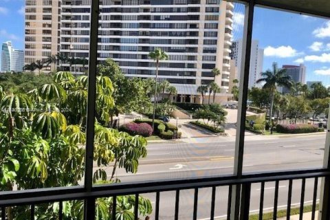 Condo in Hallandale Beach, Florida, 2 bedrooms  № 1410428 - photo 14