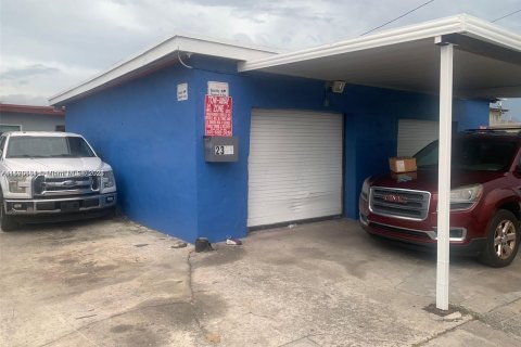 Commercial property in Opa-locka, Florida № 986774 - photo 8
