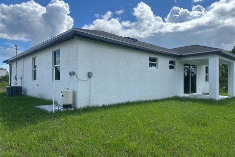 House in Lehigh Acres, Florida 3 bedrooms, 152.17 sq.m. № 1401089 - photo 28