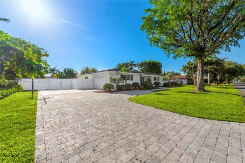 Villa ou maison à vendre à Pinecrest, Floride: 3 chambres, 173.82 m2 № 1155112 - photo 2