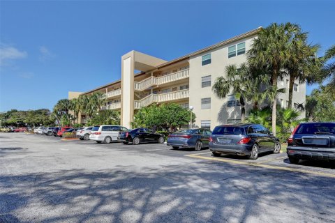 Condo in Coconut Creek, Florida, 2 bedrooms  № 1128005 - photo 1