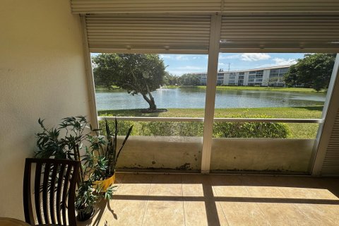 Condo in Coconut Creek, Florida, 2 bedrooms  № 1128005 - photo 3