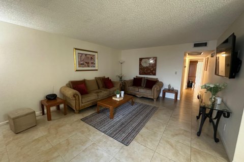 Condo in Coconut Creek, Florida, 2 bedrooms  № 1128005 - photo 15