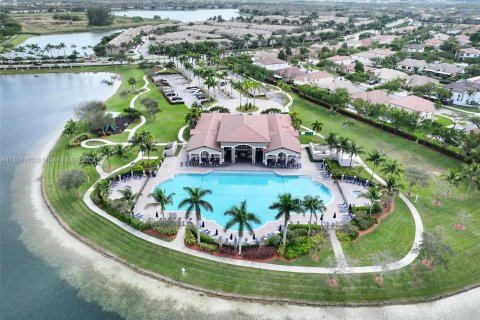Villa ou maison à vendre à Cutler Bay, Floride: 4 chambres № 935771 - photo 28