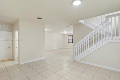 Villa ou maison à vendre à Cutler Bay, Floride: 4 chambres № 935771 - photo 8