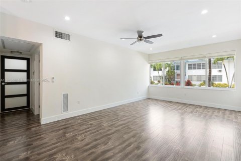 Condominio en venta en Miami Beach, Florida, 1 dormitorio, 69.68 m2 № 1316369 - foto 11