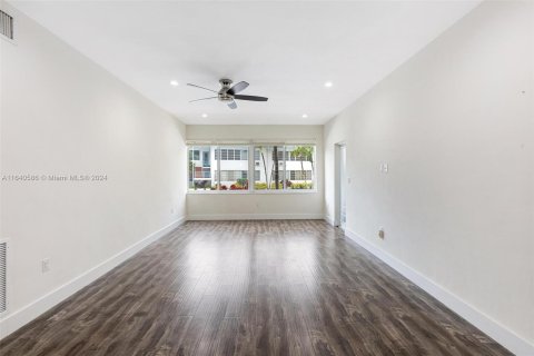 Copropriété à vendre à Miami Beach, Floride: 1 chambre, 69.68 m2 № 1316369 - photo 12