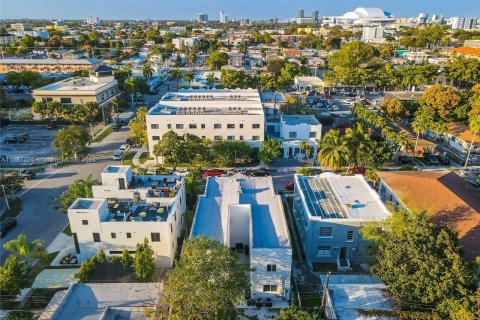 Propiedad comercial en venta en Miami, Florida, 422.33 m2 № 1176323 - foto 3