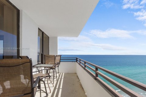 Copropriété à louer à Hollywood, Floride: 2 chambres, 124.49 m2 № 7054 - photo 25