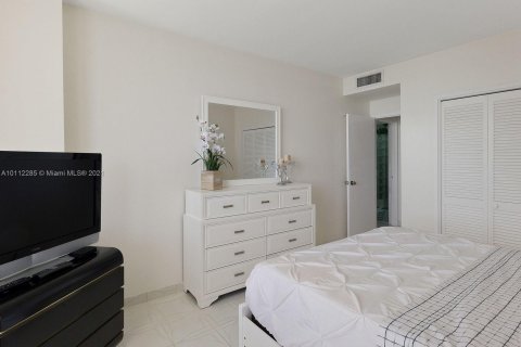 Copropriété à louer à Hollywood, Floride: 2 chambres, 124.49 m2 № 7054 - photo 12