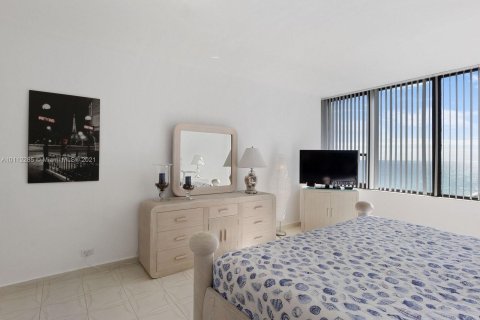 Condominio en alquiler en Hollywood, Florida, 2 dormitorios, 124.49 m2 № 7054 - foto 18