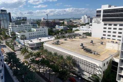 Condo in Miami Beach, Florida, 1 bedroom  № 3356 - photo 18