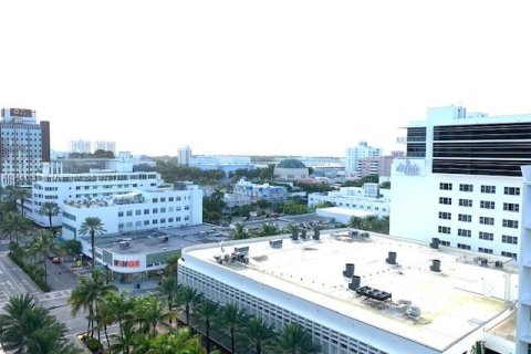 Condo in Miami Beach, Florida, 1 bedroom  № 3356 - photo 9