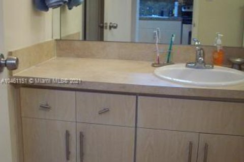 Condo in Miami Beach, Florida, 1 bedroom  № 3356 - photo 6