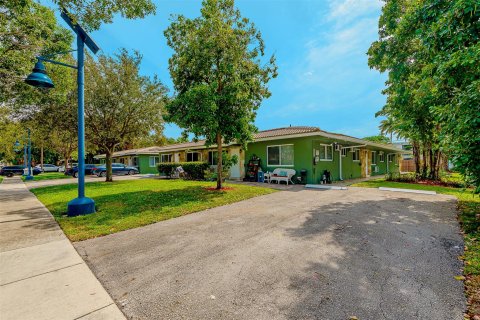 Купить коммерческую недвижимость в Лайтхаус-Пойнт, Флорида № 786458 - фото 1