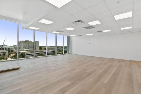 Commercial property in Aventura, Florida № 1102414 - photo 3