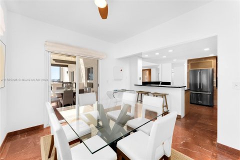 Condo in Miami Beach, Florida, 3 bedrooms  № 1102513 - photo 14