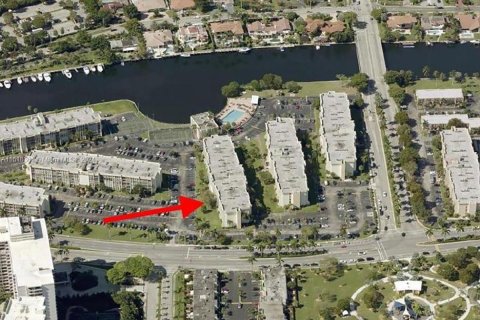 Condominio en venta en Hallandale Beach, Florida, 2 dormitorios, 85.84 m2 № 1176142 - foto 15