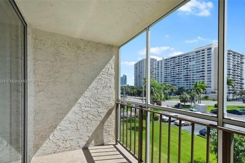 Condominio en venta en Hallandale Beach, Florida, 2 dormitorios, 85.84 m2 № 1176142 - foto 16