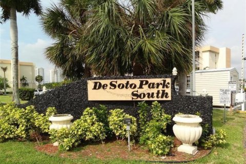 Copropriété à vendre à Hallandale Beach, Floride: 2 chambres, 85.84 m2 № 1176142 - photo 1