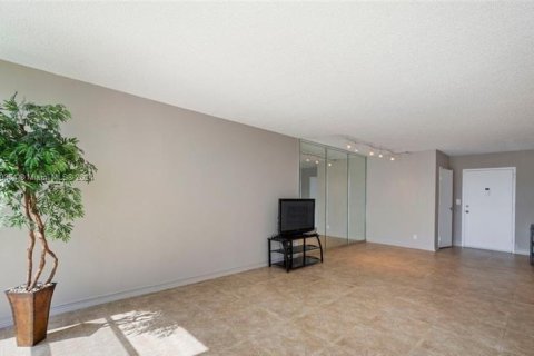 Condominio en venta en Hallandale Beach, Florida, 2 dormitorios, 85.84 m2 № 1176142 - foto 21
