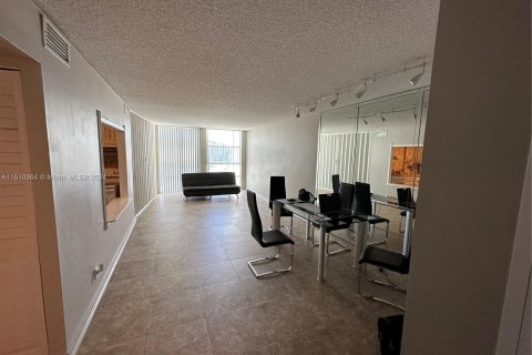 Copropriété à vendre à Hallandale Beach, Floride: 2 chambres, 85.84 m2 № 1176142 - photo 2