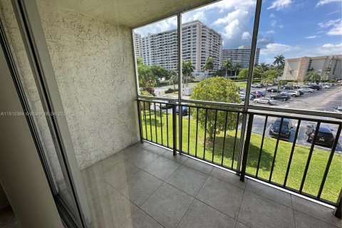 Condominio en venta en Hallandale Beach, Florida, 2 dormitorios, 85.84 m2 № 1176142 - foto 9