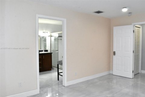 Casa en venta en Miramar, Florida, 4 dormitorios, 143.81 m2 № 1176147 - foto 13