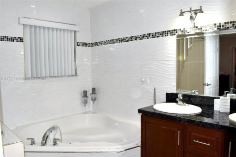 Casa en venta en Miramar, Florida, 4 dormitorios, 143.81 m2 № 1176147 - foto 18