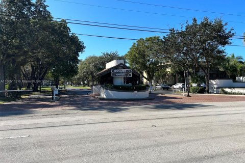 Townhouse in Tamarac, Florida 2 bedrooms, 112.97 sq.m. № 924311 - photo 3