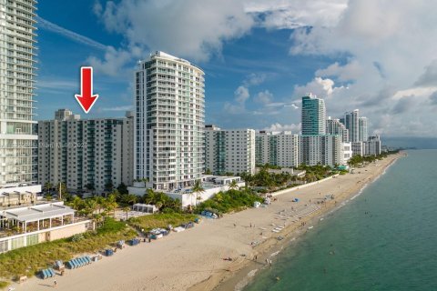 Condominio en venta en Hollywood, Florida, 1 dormitorio, 84.08 m2 № 1269070 - foto 19