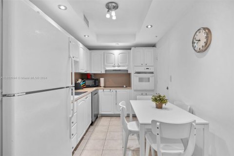 Condo in Hollywood, Florida, 1 bedroom  № 1269070 - photo 6