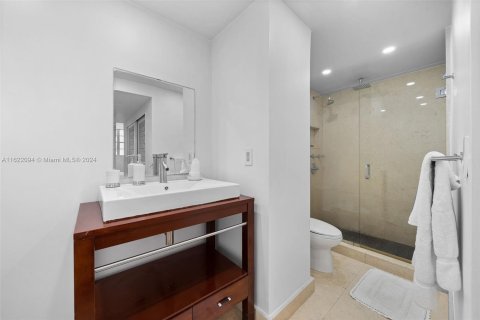 Condo in Hollywood, Florida, 1 bedroom  № 1269070 - photo 11