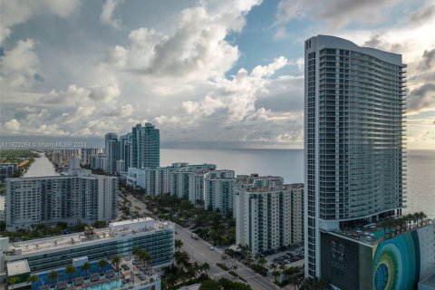 Condo in Hollywood, Florida, 1 bedroom  № 1269070 - photo 27