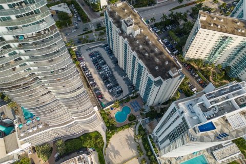 Condo in Hollywood, Florida, 1 bedroom  № 1269070 - photo 24