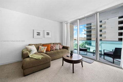 Condo in Hollywood, Florida, 1 bedroom  № 1269070 - photo 3